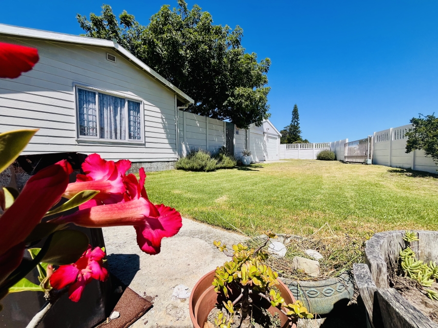 4 Bedroom Property for Sale in Sandbaai Western Cape